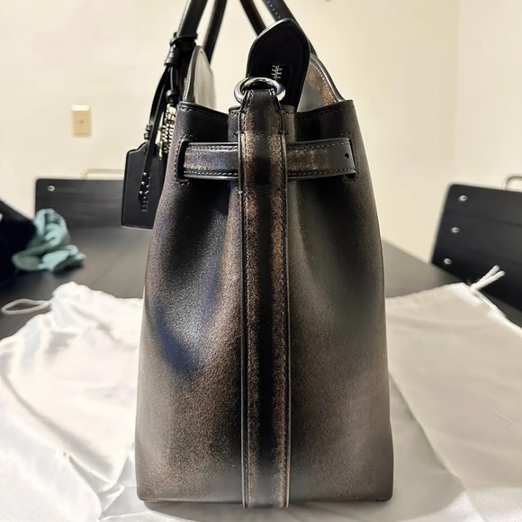 Coach Empire 40 Loved Leather - Picture 6 of 10